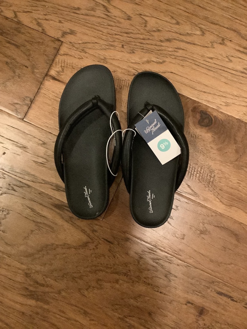 Universal thread woman’s sandals